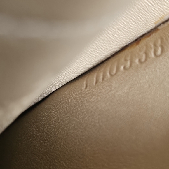 Louis Vuitton Lafayette Yellow Vernis Wristlet Pouch - Picture 12 of 12